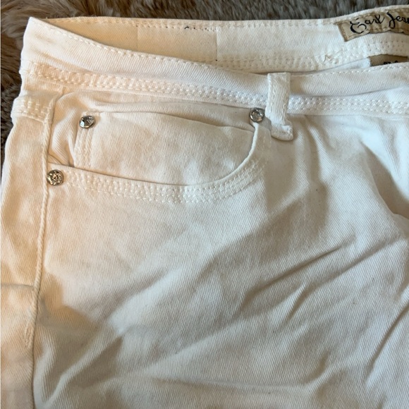 Earl Jean size 8 cropped white jean - Picture 2 of 4
